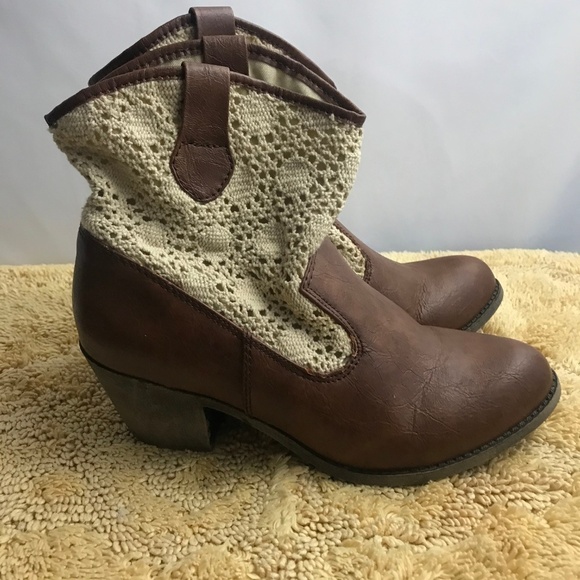 *4/$20* Mudd Brown/Cream Lace Ankle Boots - Picture 1 of 8